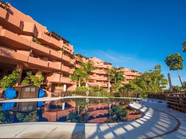Apartamento con 4 Dormitorios  en New Golden Mile