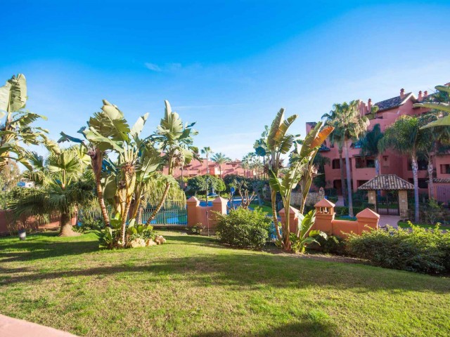 Apartamento con 4 Dormitorios  en New Golden Mile