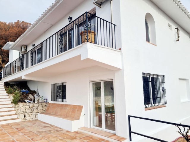 5 Soveroms Villa i Mijas