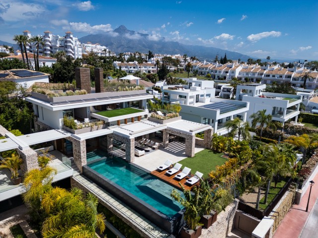 5 Schlafzimmer Villa in Nueva Andalucía
