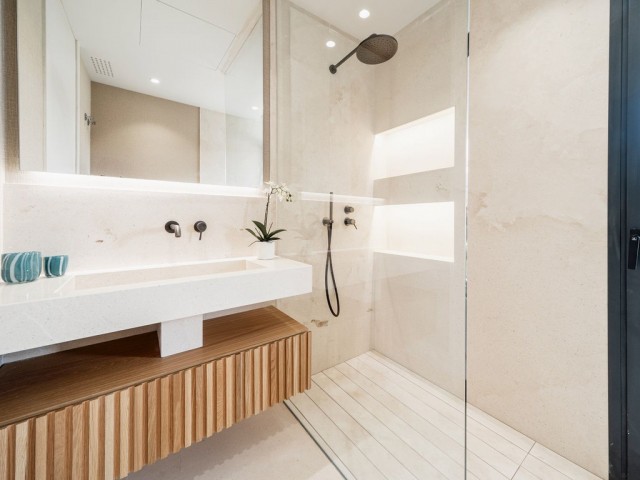 2 Bedrooms Apartment in Nueva Andalucía