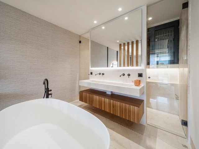 2 Bedrooms Apartment in Nueva Andalucía