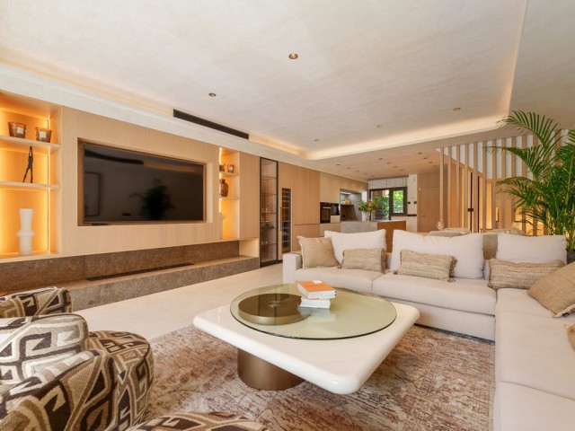 4 Slaapkamer Rijtjeshuis in The Golden Mile
