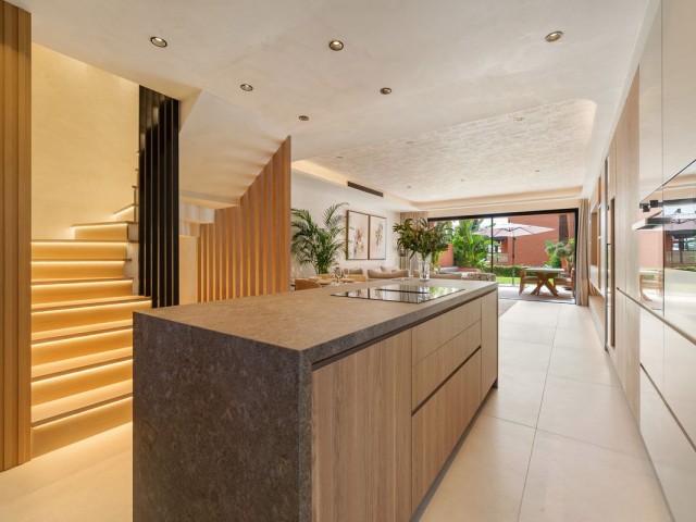 4 Slaapkamer Rijtjeshuis in The Golden Mile
