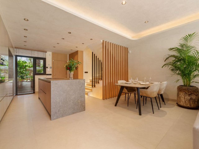 4 Slaapkamer Rijtjeshuis in The Golden Mile