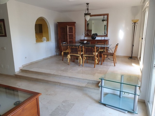 Maison mitoyenne avec 5 Chambres  à Estepona