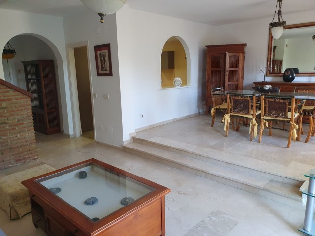 Maison mitoyenne avec 5 Chambres  à Estepona