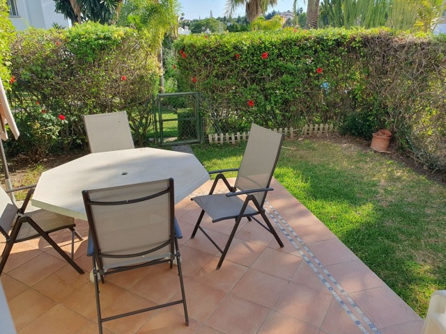 Maison mitoyenne avec 5 Chambres  à Estepona