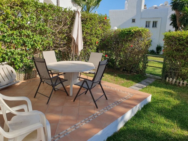 Maison mitoyenne avec 5 Chambres  à Estepona