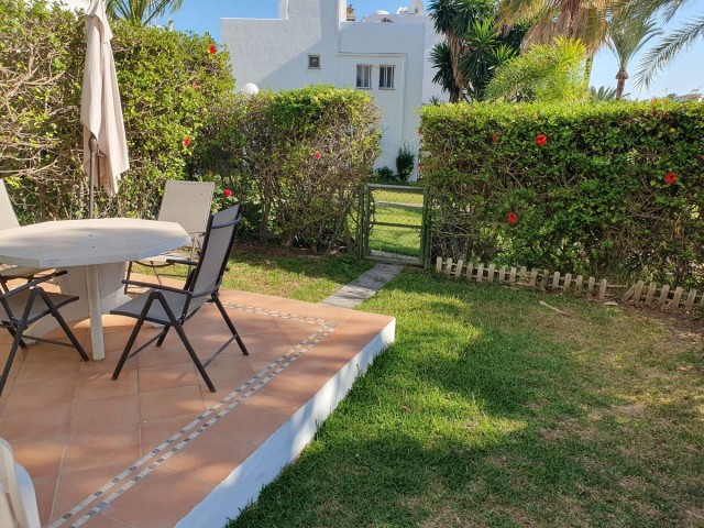 Maison mitoyenne avec 5 Chambres  à Estepona