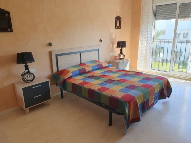 Maison mitoyenne avec 5 Chambres  à Estepona