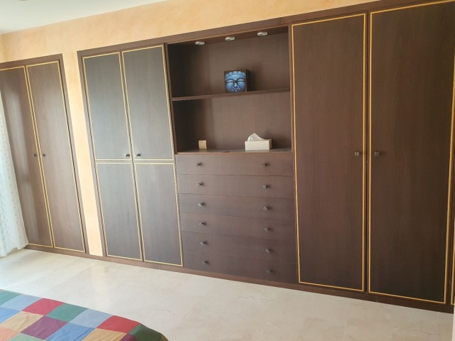 Maison mitoyenne avec 5 Chambres  à Estepona