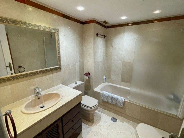Maison mitoyenne avec 5 Chambres  à Estepona