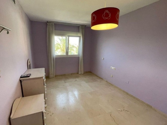Maison mitoyenne avec 5 Chambres  à Estepona