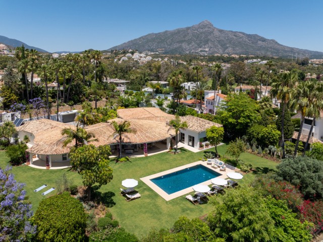 5 Schlafzimmer Villa in Nueva Andalucía