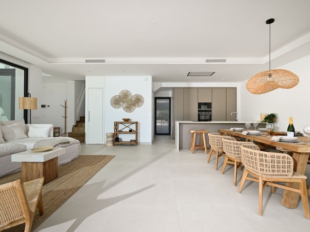 Villa con 4 Dormitorios  en Benalmadena Pueblo