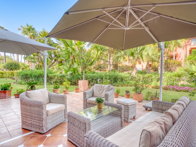 Appartement avec 3 Chambres  à Estepona