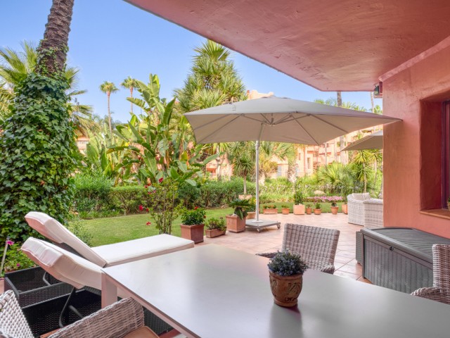 Appartement avec 3 Chambres  à Estepona