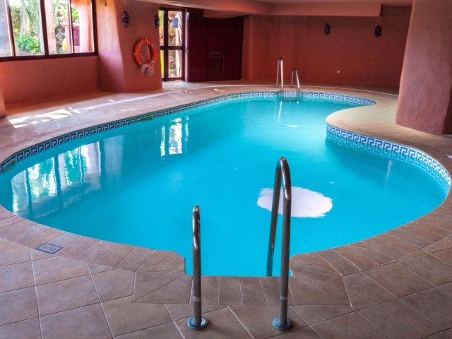 Appartement avec 3 Chambres  à Estepona