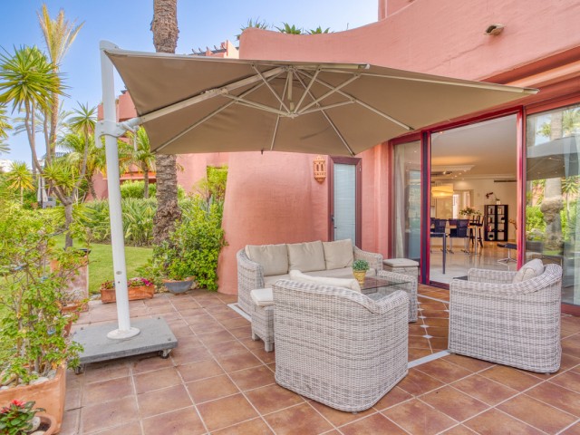 Appartement avec 3 Chambres  à Estepona