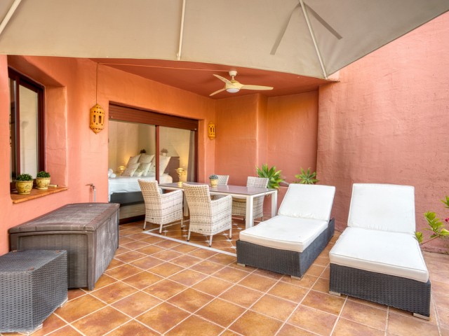 Appartement avec 3 Chambres  à Estepona