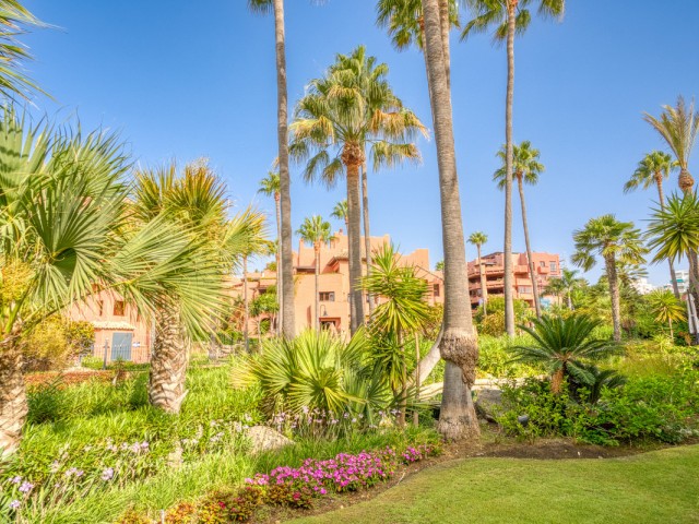 Appartement avec 3 Chambres  à Estepona