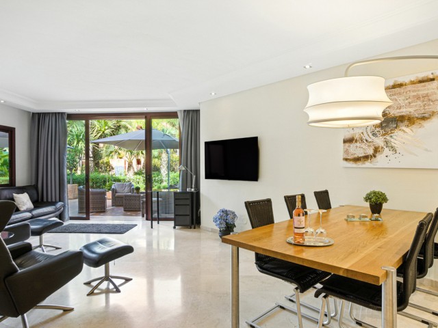 Appartement avec 3 Chambres  à Estepona