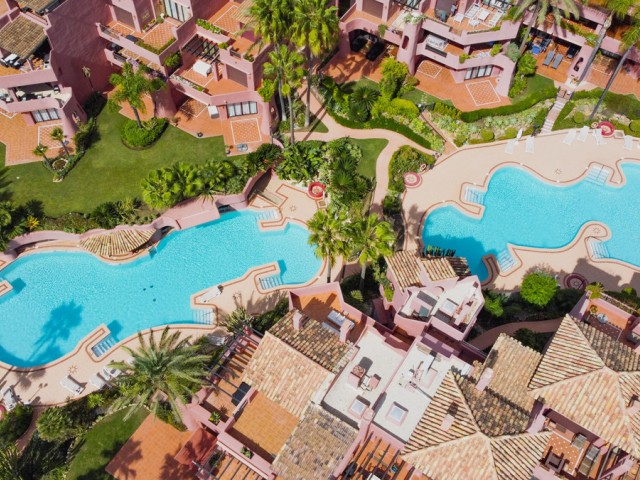 Appartement avec 3 Chambres  à Estepona