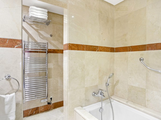 Appartement avec 3 Chambres  à Estepona