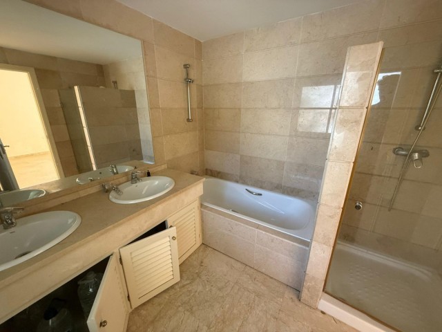 5 Makuuhuoneen Rivitalo Nueva Andalucía