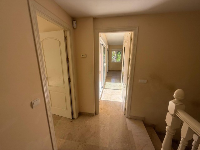 5 Makuuhuoneen Rivitalo Nueva Andalucía