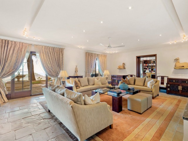 Villa con 9 Dormitorios  en Ojén