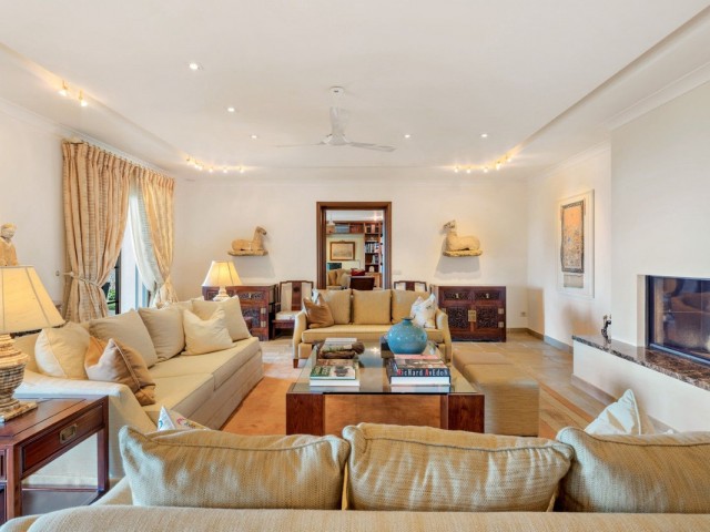 Villa con 9 Dormitorios  en Ojén