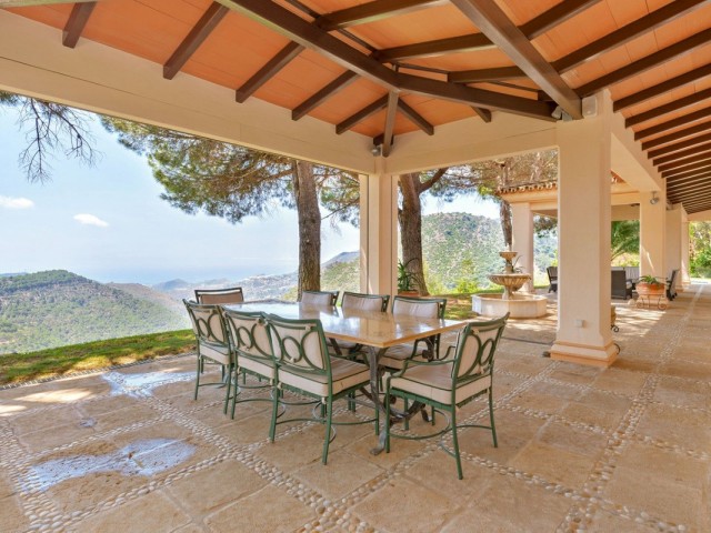 Villa con 9 Dormitorios  en Ojén