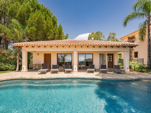 Villa con 9 Dormitorios  en Ojén