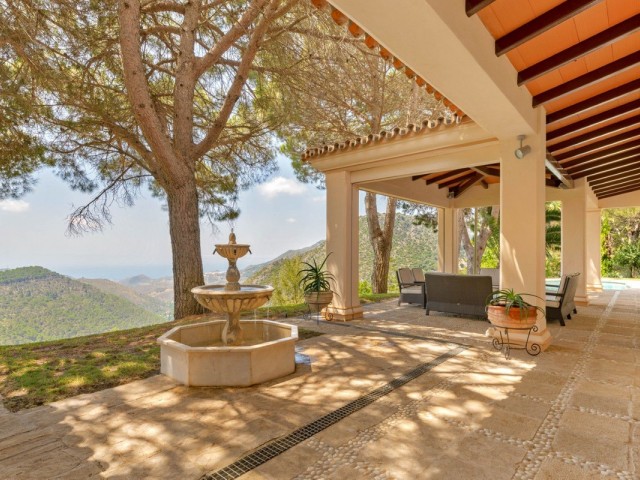 Villa con 9 Dormitorios  en Ojén