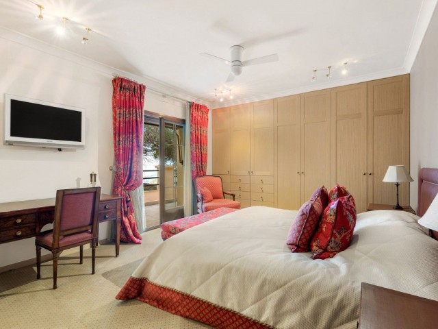 Villa con 9 Dormitorios  en Ojén