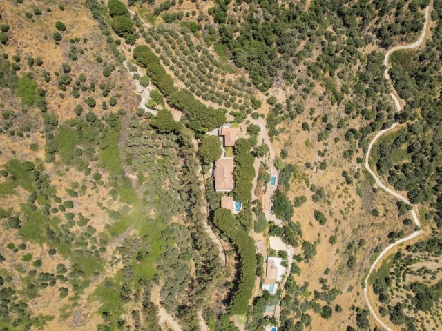 Villa con 9 Dormitorios  en Ojén