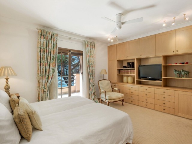 Villa con 9 Dormitorios  en Ojén