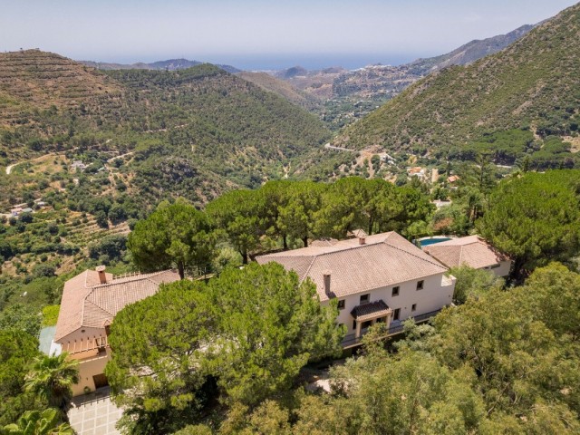 9 Soveroms Villa i Ojén