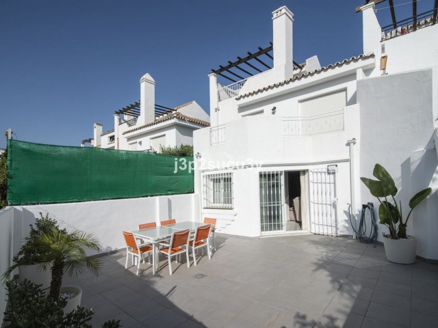 3 Soveroms Rekkehus i Nueva Andalucía