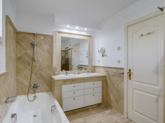 2 Schlafzimmer Apartment in Bahía de Marbella