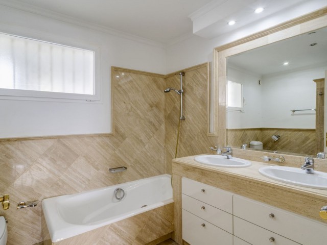 2 Schlafzimmer Apartment in Bahía de Marbella