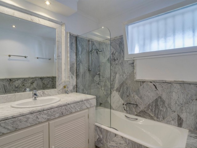 2 Schlafzimmer Apartment in Bahía de Marbella
