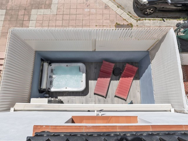 Maison mitoyenne avec 4 Chambres  à Estepona