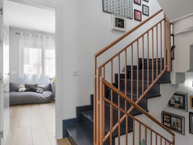 Maison mitoyenne avec 4 Chambres  à Estepona