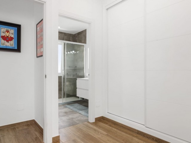 Maison mitoyenne avec 4 Chambres  à Estepona