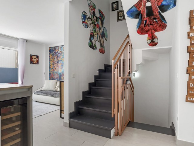 Maison mitoyenne avec 4 Chambres  à Estepona