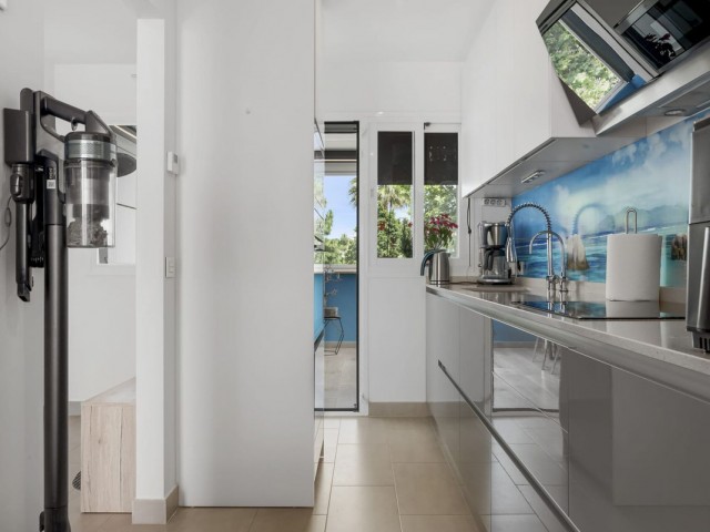 Maison mitoyenne avec 4 Chambres  à Estepona