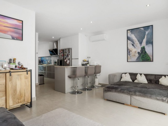 Maison mitoyenne avec 4 Chambres  à Estepona